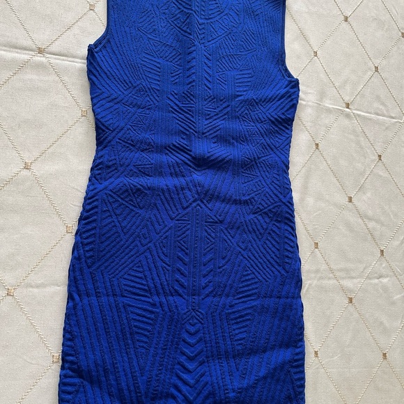 084 The Clothing Company - Picture 3 of 8